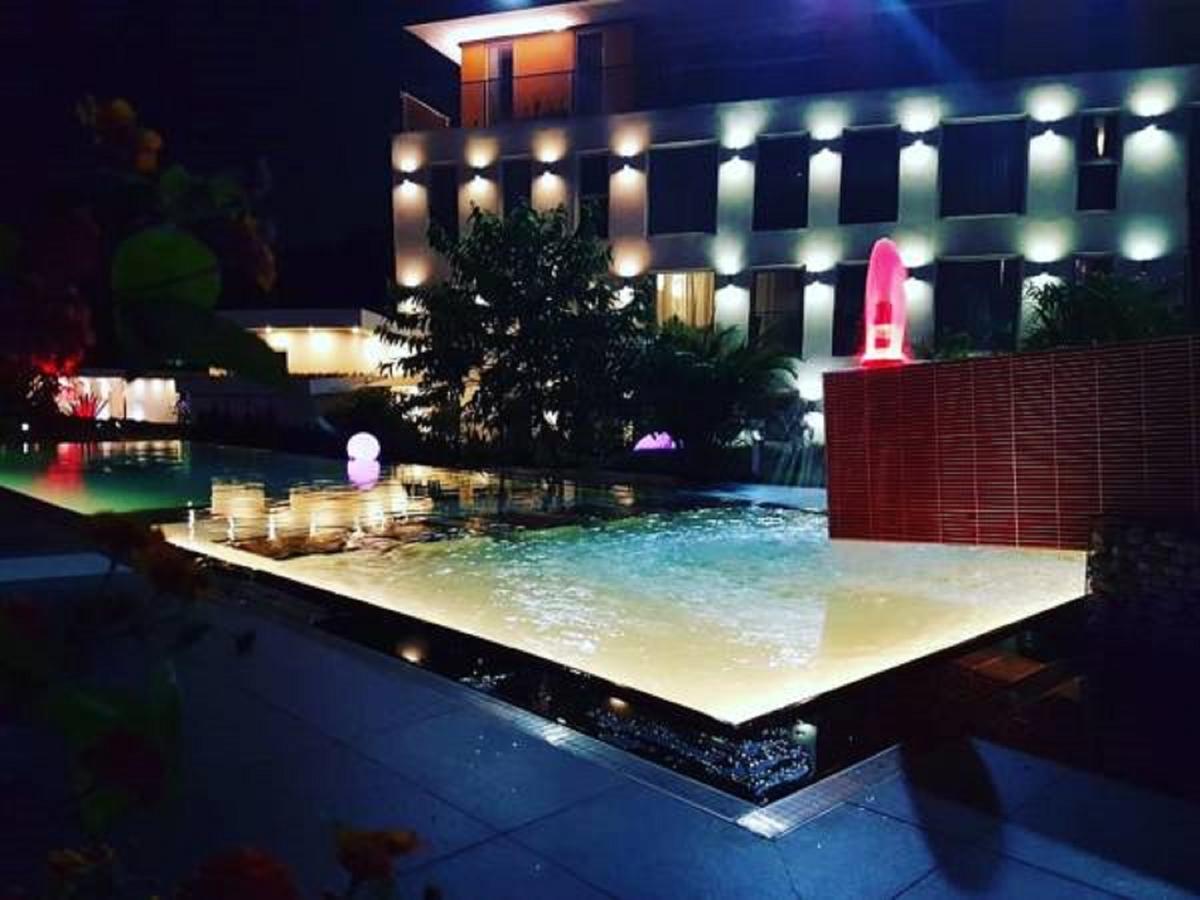 Red Mango Hotel And Apartments Sekondi-Takoradi Esterno foto